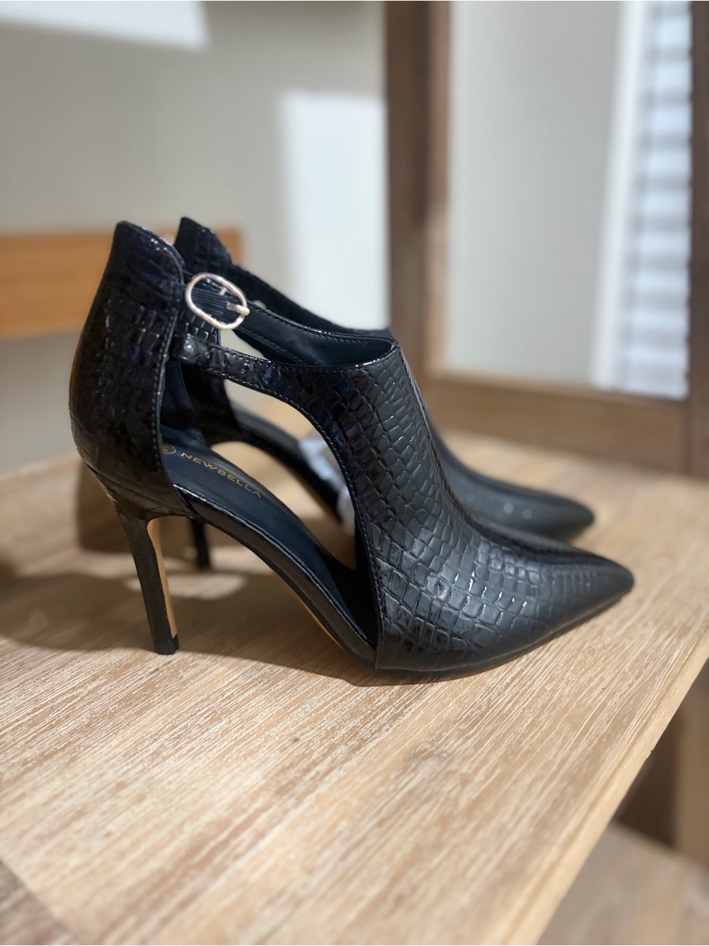 Black Croc-Embossed Pointed Toe High Heel Pumps